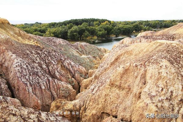 最美的雅丹地貌：五彩灘