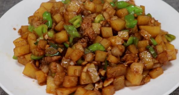 土豆最好吃做法，花2年研究，端上桌瞬間掃光，實在太香了