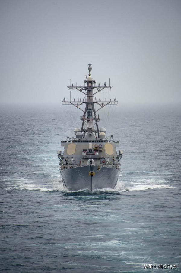 新年伊始暗流湧動，美軍演練新戰法，航母配合兩攻，劍指南海島礁