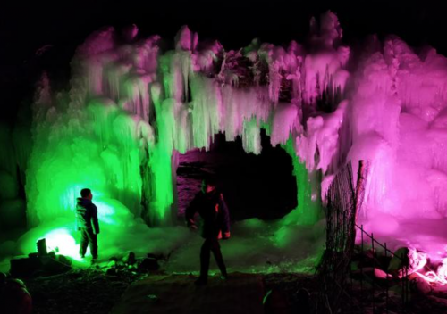 自駕傍水崖冰河世紀公園，GLB的舒適感還是不錯的