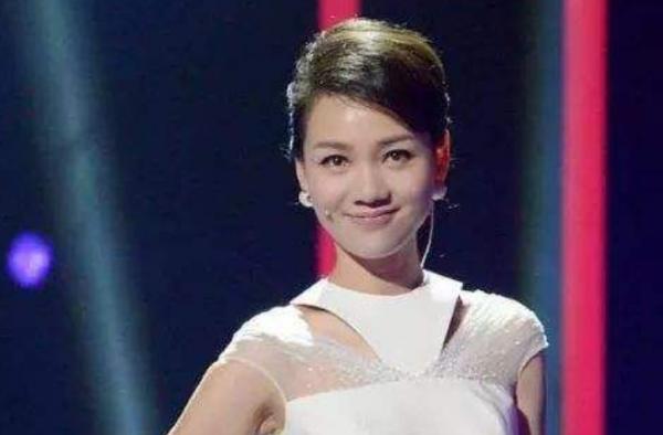 “安徽衛視一姐”周群：大火時與郭德綱傳緋聞，如今自曝月薪3000