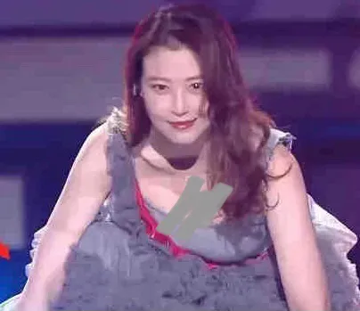 沸騰之夜晚會名場面:楊穎和王源跨界主持,周海媚怕高直髮抖 沸騰之夜晚會名場面:楊穎和王源跨界主持,周海媚怕高直髮抖