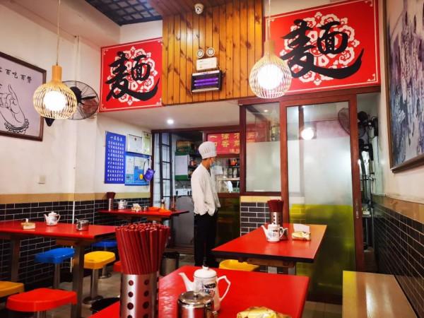 長寧路上的這家老牌店，原來還是一座&OpenCurlyDoubleQuote;深夜食堂&rdquo;