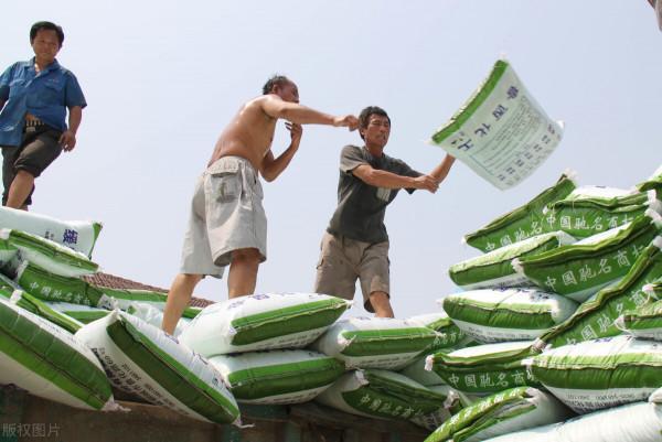 農服來了，中小農資企業生存空間被進一步擠壓，逃不出代工廠命運