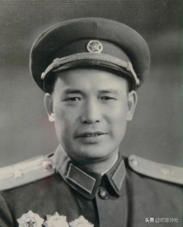 他能上能下，從軍區司令員調任起義部隊副軍長，打仗與政委有分歧