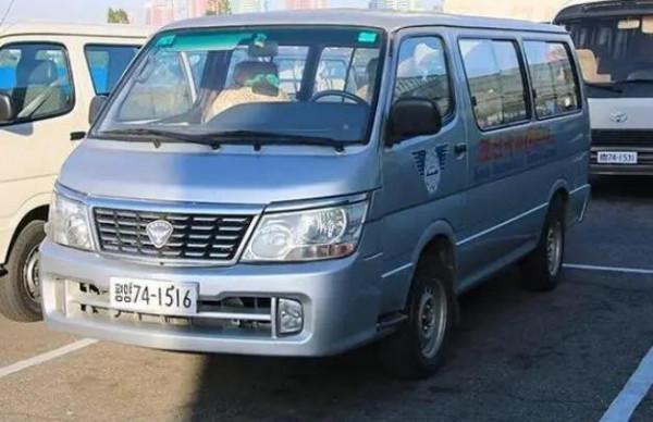 朝鮮馬路上，到處都是中國的汽車，可是車標大家一個都不認識