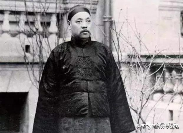 攤煎餅養活7個兒女，一席話換兒子總理前程，邱氏都說了哪些話？