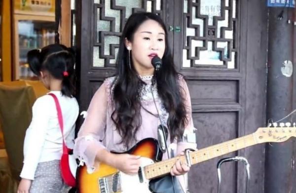 汶川地震時，那位救了丈夫、卻丟了雙腿的李應霞，如今怎麼樣了？