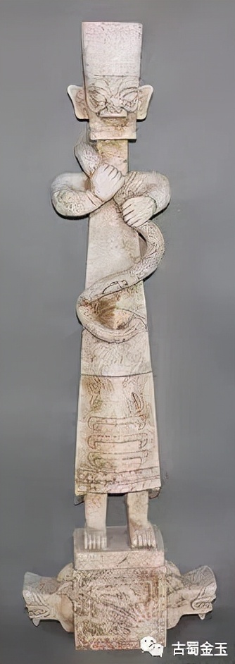 三星堆立人環管狀手裡握的究竟是什麼? 三星堆立人環管狀手裡握的究竟是什麼?