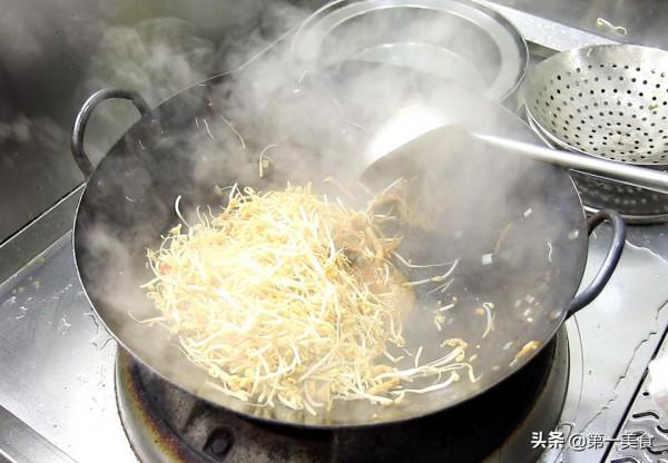 綠豆芽炒肉絲怎麼做不出水,廚師長教你小技巧,清脆爽口又入味 綠豆芽炒肉絲怎麼做不出水,廚師長教你小技巧,清脆爽口又入味