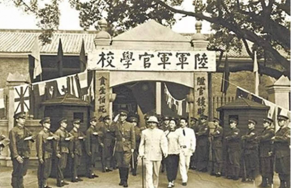 黃埔軍校共有七任政治部主任，周恩來並非首任，各自是什麼結局？