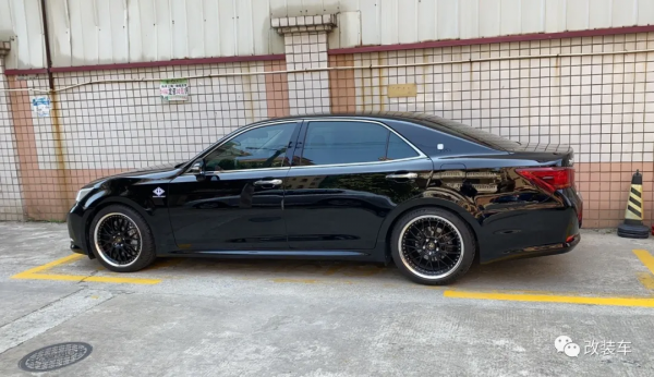 是什麼讓妹子上車後都說好？14代皇冠移植日規件融合雷克薩斯內飾