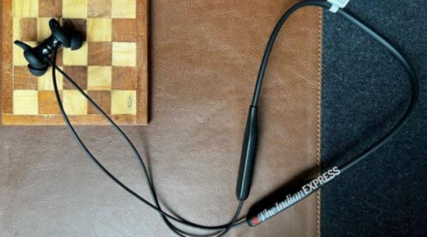 這些頸掛式藍芽耳機提供高水平的音樂質量和便利性以及快充功能