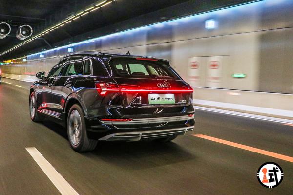 百年後的觸電新生，奧迪決定玩點不一樣的丨新試角