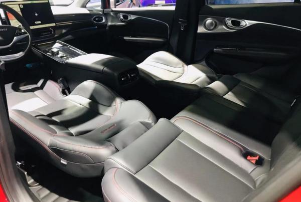 試駕AION V Plus:顏值智慧雙重進化,不止“小改款”那麼簡單 試駕AION V Plus:顏值智慧雙重進化,不止“小改款”那麼簡單