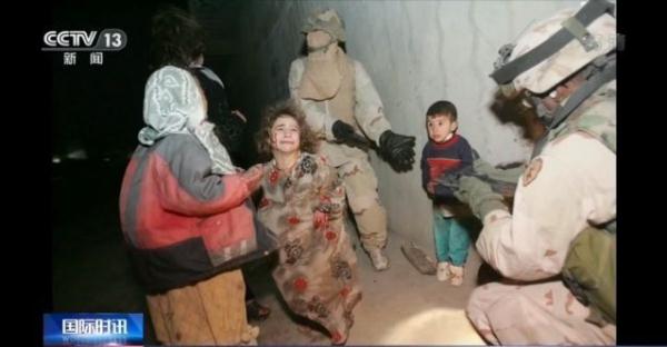5歲女童在美軍士兵腳下驚恐大哭 戰爭給伊拉克民眾帶來無盡傷痛 5歲女童在美軍士兵腳下驚恐大哭 戰爭給伊拉克民眾帶來無盡傷痛