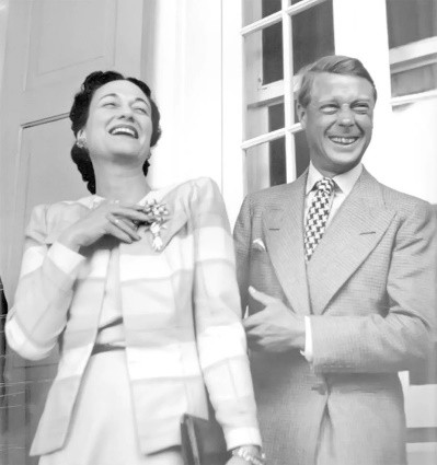 女王大伯愛得卑微,為辛普森夫人付出一切卻無人送終,靠侄女善後 女王大伯愛得卑微,為辛普森夫人付出一切卻無人送終,靠侄女善後