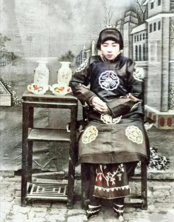 老照片中的清朝末年:慈禧太后葬禮極盡奢華,有人一生只洗一次頭 老照片中的清朝末年:慈禧太后葬禮極盡奢華,有人一生只洗一次頭