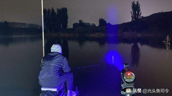 夜釣中碰到的&OpenCurlyDoubleQuote;鬼火&rdquo;，它能跟著人移動，這到底是什麼？