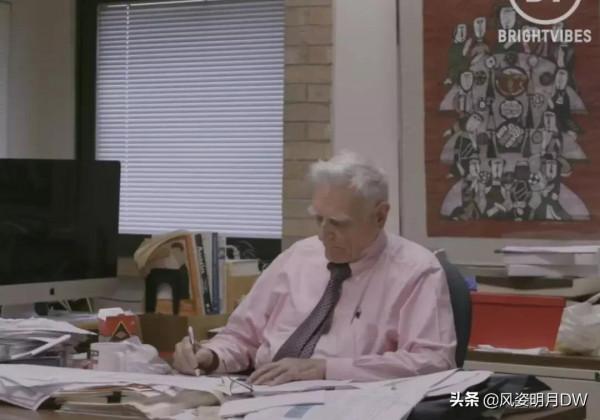 54歲失業，97歲獲諾貝爾獎，保持終身學習的人到底有多牛逼