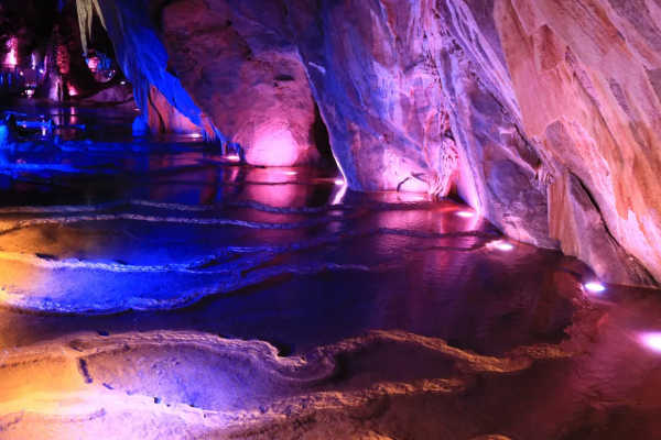 冬天換個姿勢取暖！探秘迷離夢幻的地下世界，溫暖宜人