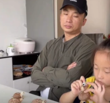 “逼瘋”父親漲粉百萬，央視點名表揚的三石父女，究竟有何魔力？