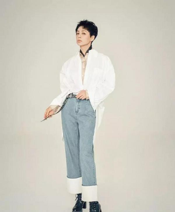 寧靜現身活動生圖曝光,網友:明顯沒有加濾鏡,果然是47歲了 寧靜現身活動生圖曝光,網友:明顯沒有加濾鏡,果然是47歲了