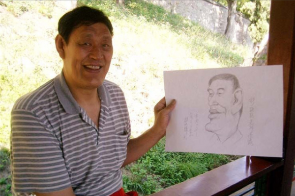 亞洲第一中鋒穆鐵柱墓地，墓誌銘述其一生，大郅鄭海霞淚別