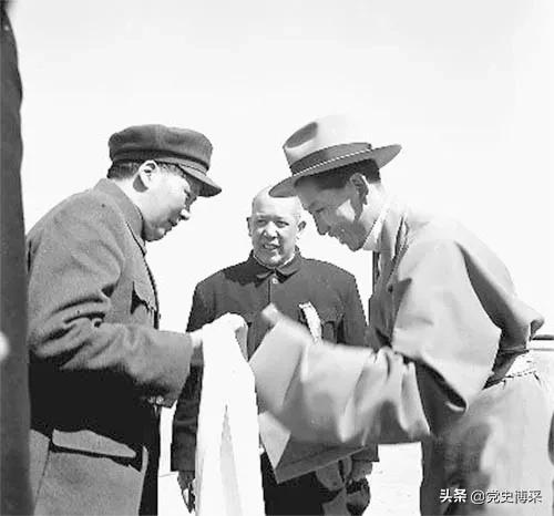 西藏走出的特殊開國中將，享年百歲，毅然簽訂西藏和平協議展現彌天大勇，為何稱鄧小平是他投身革命的引路人