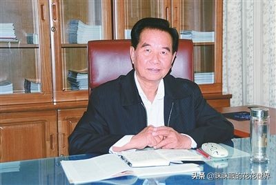 吳官正書法罕爆驚豔網友,筆法蒼然沉穩取法米芾,造詣不俗引反響 吳官正書法罕爆驚豔網友,筆法蒼然沉穩取法米芾,造詣不俗引反響