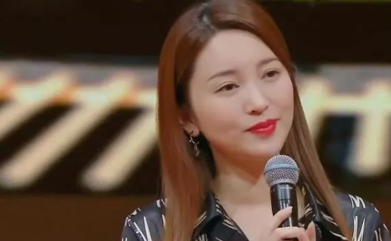 過氣女藝人的窘況：顏值跌落、身體不好、直播尷尬，時不時被扎心