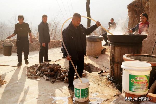 7旬農民大叔家有百年大木桶，萬元不賣，他說：全村人不答應