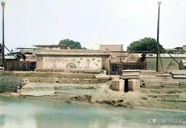 老照片:1901年在天津拍攝的照片,直隸總督衙門口站崗計程車兵 老照片:1901年在天津拍攝的照片,直隸總督衙門口站崗計程車兵