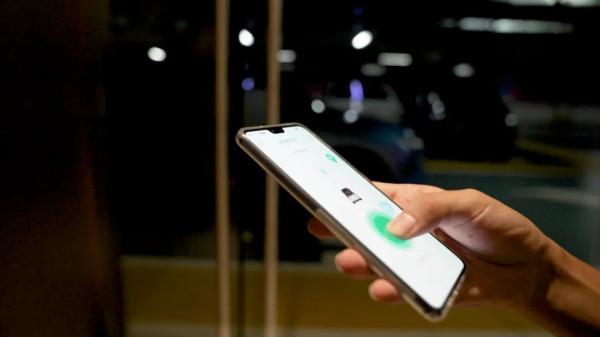 泊車技術進化史，從洗腦的“倒車請注意”到“無人駕駛”智慧泊車