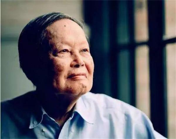 楊振寧回國後見到岳父杜聿明,稱呼“杜先生”,周總理迅速糾正 楊振寧回國後見到岳父杜聿明,稱呼“杜先生”,周總理迅速糾正