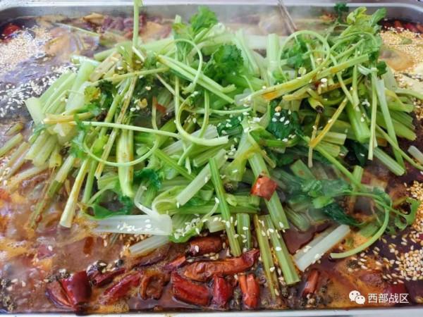 看!邊防官兵的恆溫菜窖和花樣套餐 看!邊防官兵的恆溫菜窖和花樣套餐