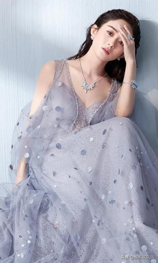 趙麗穎驚豔美圖，笑容甜美，身材完美