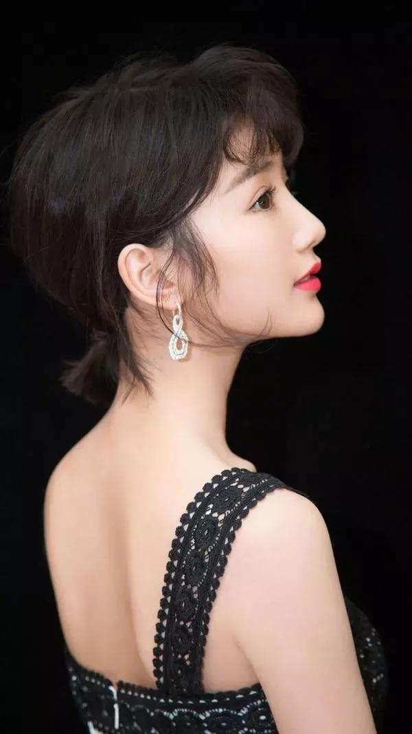 毛曉彤美照一冊，欣賞