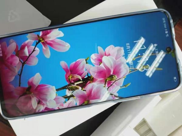 8月上市榮耀新機降價，跌至1399元，4000mAh+輕薄機身+8GB運存