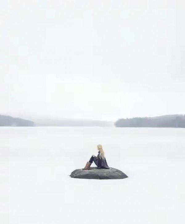 “北歐李子柒”隱居十年，瑞典旅遊局為她打call，卻被網友罵