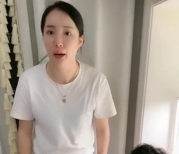 廣東一媽媽輔導女兒寫作業被氣瘋,爸爸也被罵,女兒在一旁卻樂了 廣東一媽媽輔導女兒寫作業被氣瘋,爸爸也被罵,女兒在一旁卻樂了