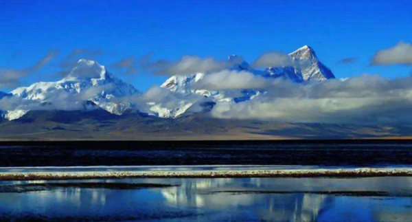 1984年，西藏牧民為找牛誤入龐大古城，被滿地骷髏嚇得轉身就跑