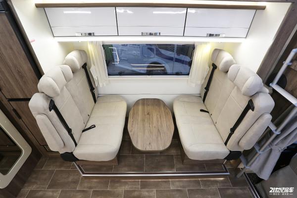 外觀辨識度高,內部佈局合理!實拍拓銳斯特海王星1號房車 外觀辨識度高,內部佈局合理!實拍拓銳斯特海王星1號房車