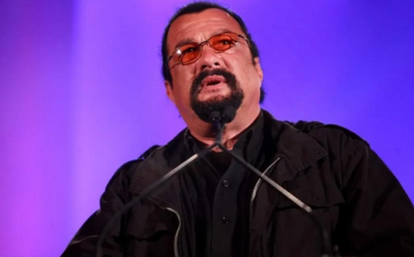 好萊塢巨星西格爾，從演員到政黨代言人，支援普京引發輿論爭議