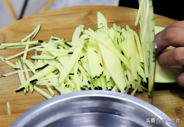 醋溜南瓜絲最忌諱直接下鍋炒,多做這一步,清脆爽口,酸辣入味 醋溜南瓜絲最忌諱直接下鍋炒,多做這一步,清脆爽口,酸辣入味