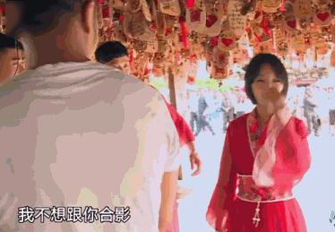 看完周冬雨的3次逆襲，才明白相貌平平的她為什麼會如此成功