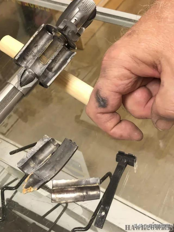 轉輪手槍炸膛現場 老射手復裝彈藥時疏忽 險些造成不可挽回的悲劇 轉輪手槍炸膛現場 老射手復裝彈藥時疏忽 險些造成不可挽回的悲劇