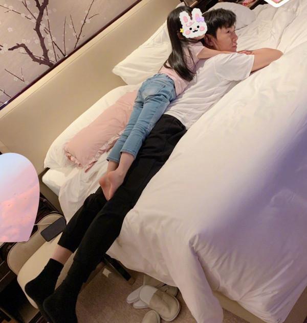 5歲女兒在上海讀書奶奶帶，性格敏感，秦昊：很焦慮沒時間陪孩子