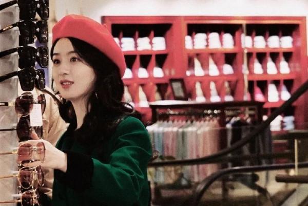 情人節趙麗穎手挽著李光潔劇照曝光，這是撒糖來了嗎？