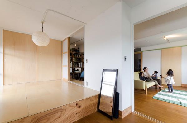 房齡40年的舊公寓，夫妻倆帶著3個孩子簡單翻新入住，獨享大露臺